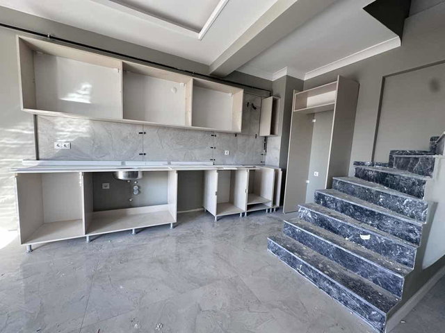 BAŞİSKELE’DE 2+1 ÇATI KATI | 80 M² BRÜT | BALKONLU | BATI-GÜNEY CEPHE