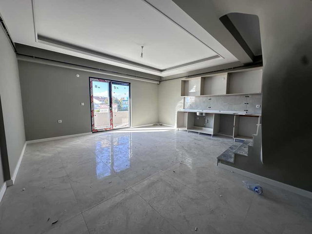 BAŞİSKELE’DE 2+1 ÇATI KATI | 80 M² BRÜT | BALKONLU | BATI-GÜNEY CEPHE