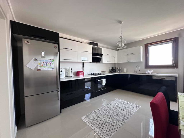 BAŞİSKELE YUVACIK PANORAMA 3 SİTESİNDE 4+1 DENİZ MANZARALI MASRAFSIZ NORMAL DAİRE