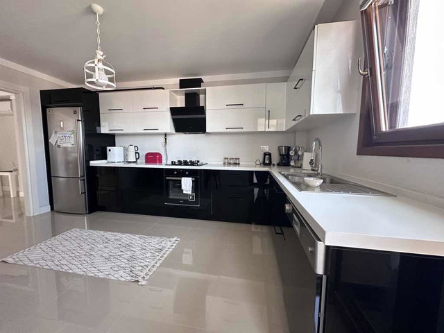 BAŞİSKELE YUVACIK PANORAMA 3 SİTESİNDE 4+1 DENİZ MANZARALI MASRAFSIZ NORMAL DAİRE