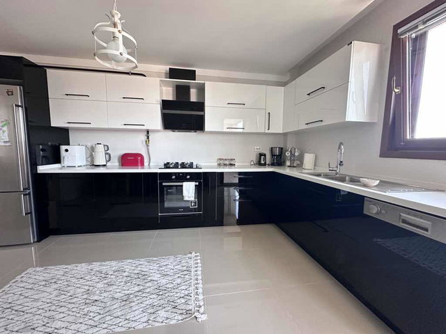 BAŞİSKELE YUVACIK PANORAMA 3 SİTESİNDE 4+1 DENİZ MANZARALI MASRAFSIZ NORMAL DAİRE