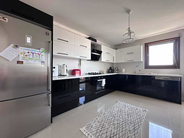BAŞİSKELE YUVACIK PANORAMA 3 SİTESİNDE 4+1 DENİZ MANZARALI MASRAFSIZ NORMAL DAİRE