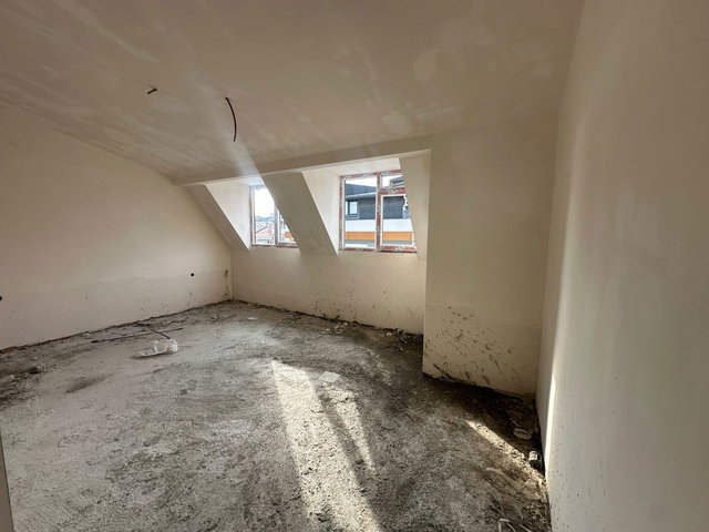 RE/MAX DUYGU ERSÖZDEN KARTALTEPEDE SATILIK 4+1 DUBLEKS