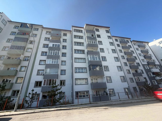 REMAX İLKE'DEN HİLALKENT'TE 3+1 İÇİ YAPILI SATILIK DAİRE