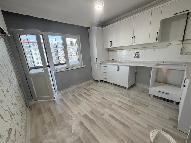 REMAX İLKE'DEN HİLALKENT'TE 3+1 İÇİ YAPILI SATILIK DAİRE
