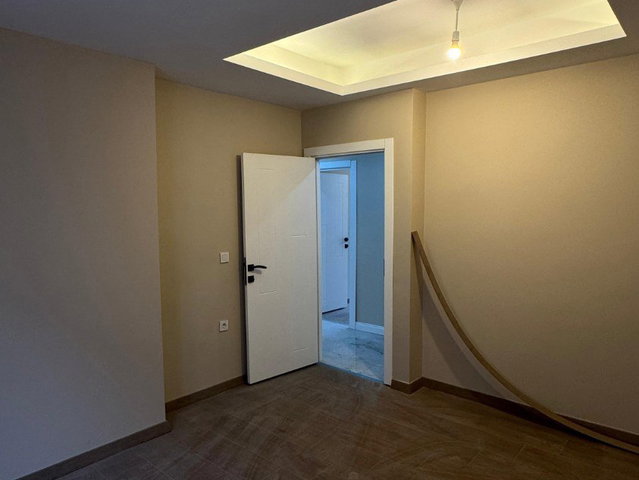 AVCILAR AMBARLI’DA SIFIR 3+1  PAZARA YAKIN BALKONLU SATILIK DAİRE