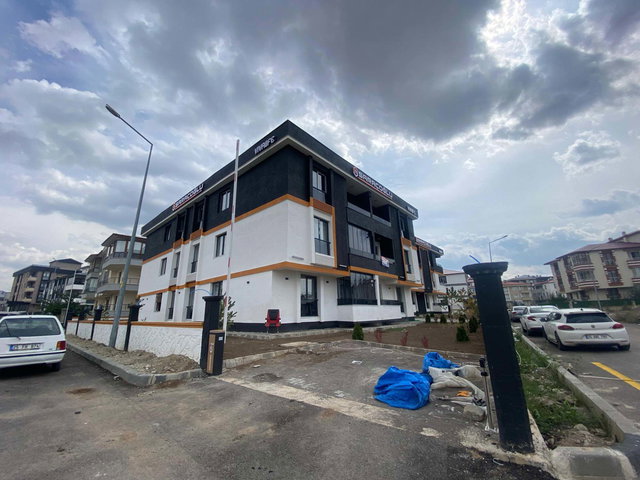 REMAX İLKE'DEN DADAŞKENTTE 2+1 ANAYOL CEPHE ARAKAT SATILIK DAİRE