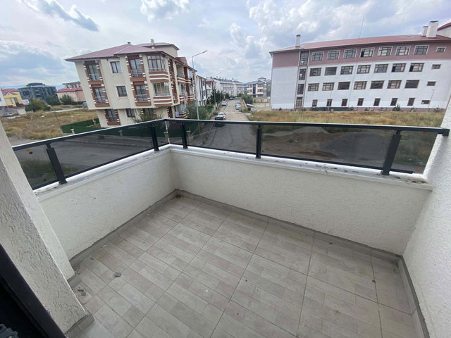 REMAX İLKE'DEN DADAŞKENTTE 2+1 ANAYOL CEPHE ARAKAT SATILIK DAİRE