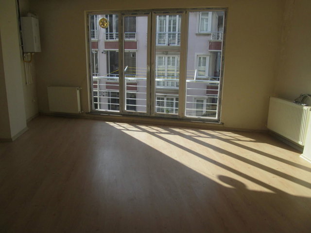 AVCILAR SAHİLE YAKIN 2+1 SATILIK ARA KAT DAİRE