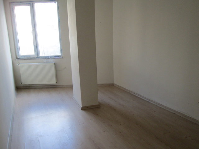 AVCILAR SAHİLE YAKIN 2+1 SATILIK ARA KAT DAİRE