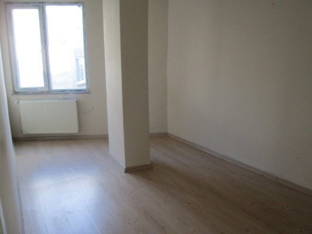 AVCILAR SAHİLE YAKIN 2+1 SATILIK ARA KAT DAİRE