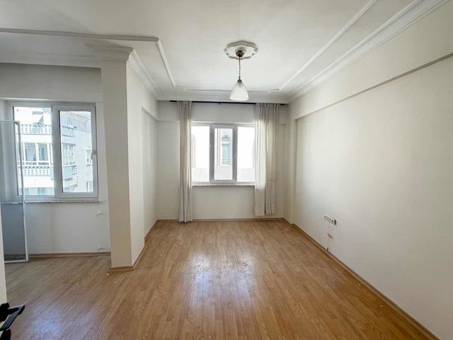 ÇAĞLAYAN'DA OFİS OLARAK KULLANIMA UYGUN KİRALIK DAİRE