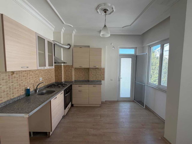 ÇAĞLAYAN'DA OFİS OLARAK KULLANIMA UYGUN KİRALIK DAİRE