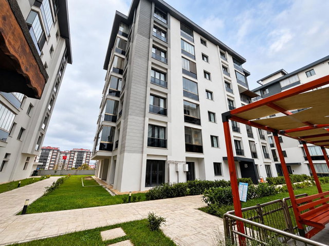 REMAX LAND'DEN INFINITY LIVING SİTESİNDE SIFIR 2+1 BAHÇE KATI KİRALIK DAİRE