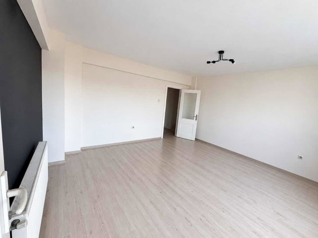 BAHARİYE'DE MERKEZİ KONUMDA KİRALIK FERAH 3+1 DAİRE