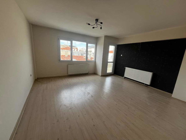 BAHARİYE'DE MERKEZİ KONUMDA KİRALIK FERAH 3+1 DAİRE
