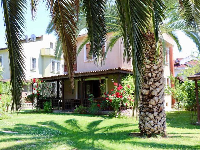 TUZLA POSTANE OĞUZHAN SİTESİ HAVUZLU SİTEDE 7+1 SATILIK VİLLA