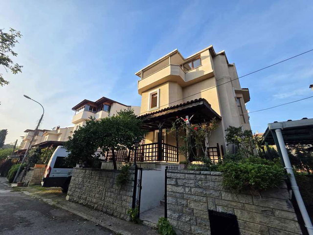 TUZLA POSTANE OĞUZHAN SİTESİ HAVUZLU SİTEDE 7+1 SATILIK VİLLA