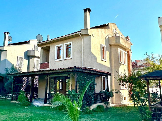 TUZLA POSTANE OĞUZHAN SİTESİ HAVUZLU SİTEDE 7+1 SATILIK VİLLA