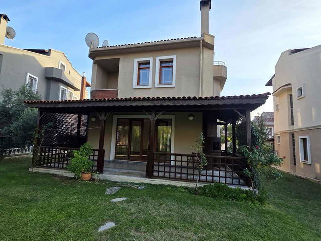 TUZLA POSTANE OĞUZHAN SİTESİ HAVUZLU SİTEDE 7+1 SATILIK VİLLA
