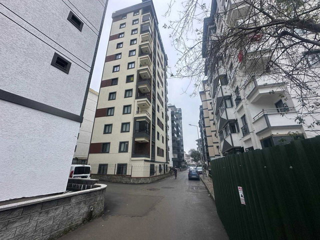 ÇEKMEKÖY SULTANÇİFTLİĞİ’NDE ORMAN YAKINI OFİS VE DAİREYE UYGUN OTOPARKLI 2+1