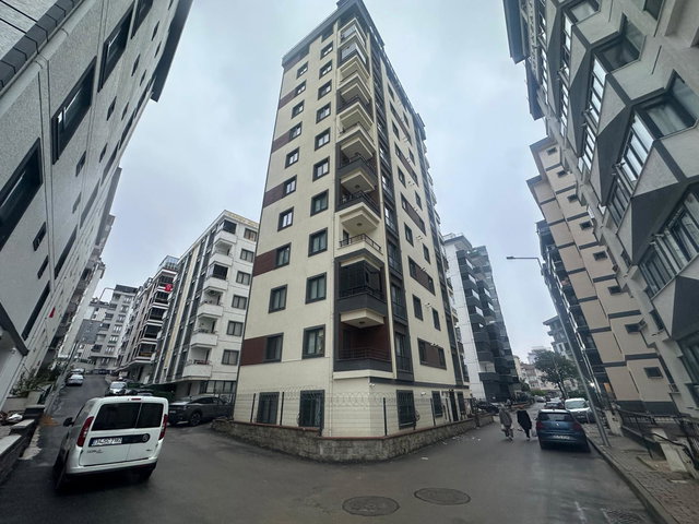 ÇEKMEKÖY SULTANÇİFTLİĞİ’NDE ORMAN YAKINI OFİS VE DAİREYE UYGUN OTOPARKLI 2+1