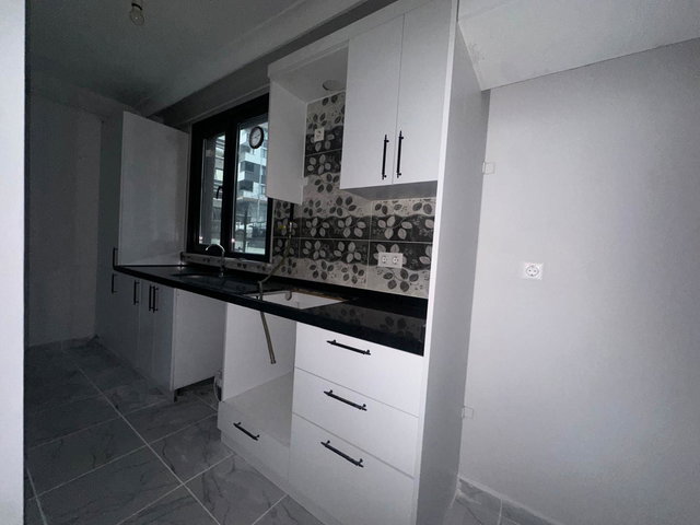 ÇEKMEKÖY SULTANÇİFTLİĞİ’NDE ORMAN YAKINI OFİS VE DAİREYE UYGUN OTOPARKLI 2+1