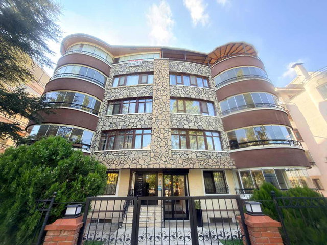 HİLAL’DE ATAKULE VE PARK MANZARALI 350 M² 6+2 | ÇİFT TERAS SATILIK DAİRE