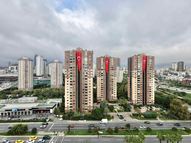 BATI ATAŞEHİR TRIO KONUTLARI’NDA KOMPLE YENİLENMİŞ SATILIK LÜKS 4+1 DAİRE