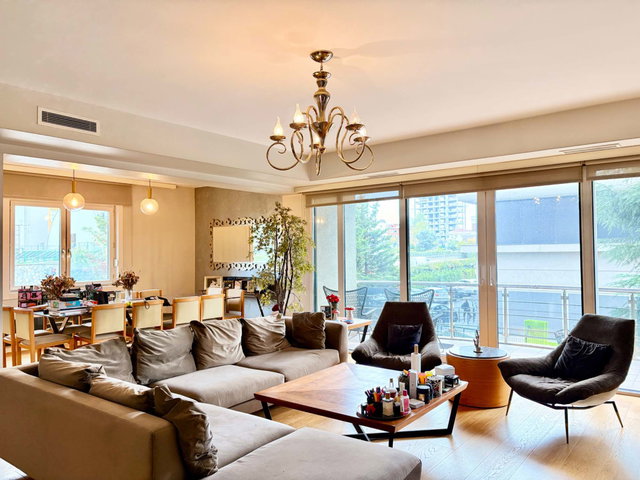 BATI ATAŞEHİR TRIO KONUTLARI’NDA KOMPLE YENİLENMİŞ SATILIK LÜKS 4+1 DAİRE
