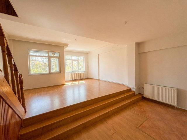 RE/MAX İNCİ'DEN  BANDIRMA ÇARŞI MERKEZDE SATILIK 3+1 DUBLEKS DAİRE