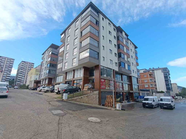 ARSİN FATİH MAHALLESİ DEDEKENT-3 SİTESİ DENİZ MANZARALI SIFIR AYARINDA 3+1