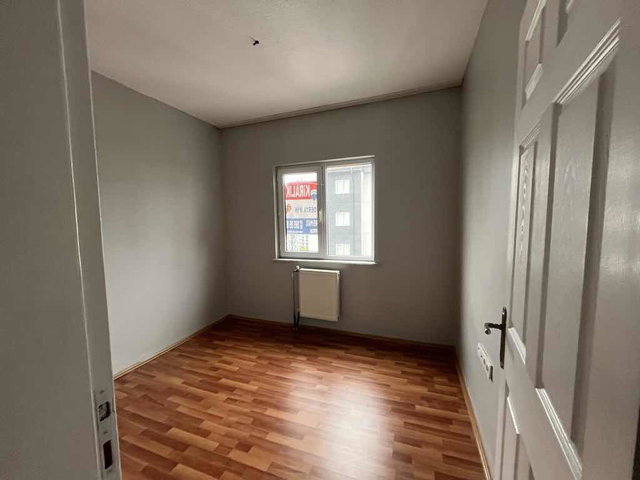 TUZLA’DA SİTE İÇİNDE 2+1 | 9. KAT | BALKONLU | DOĞALGAZ KOMBİLİ | BOŞ