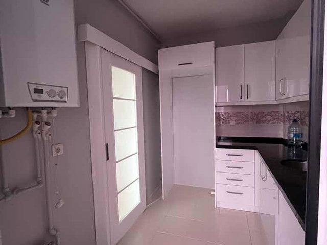 TUZLA’DA SİTE İÇİNDE 2+1 | 9. KAT | BALKONLU | DOĞALGAZ KOMBİLİ | BOŞ