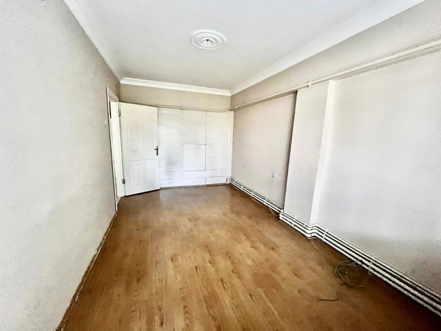 REMAX ADVANTAGE'DEN ÇARŞIYA KOMŞU MASRAFSIZ 2+1 GENİŞ SATILIK DAİRE