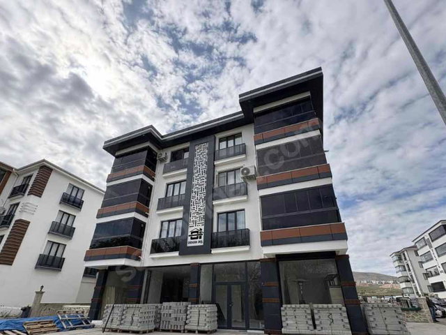 REMAX DOĞUDAN SATILIK ATAŞEHİRDE 2+1 DAİRE