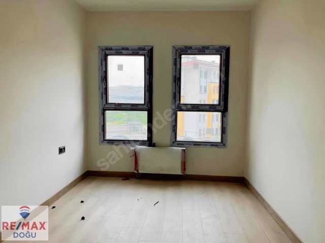 REMAX DOĞUDAN AKSARAY TOKİDE ÖNÜ AÇIK SATILIK DAİRE
