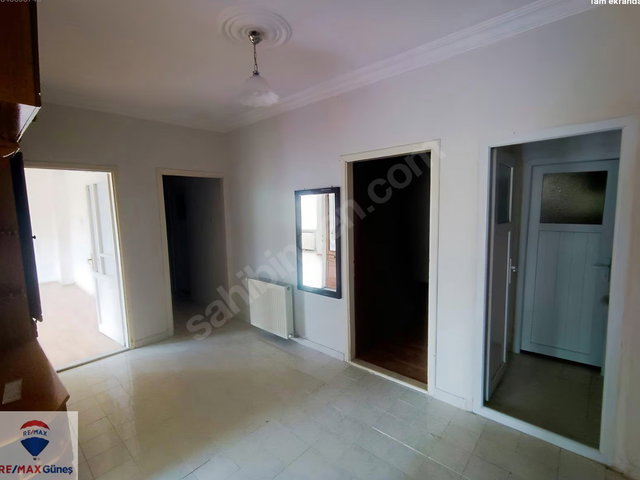 KIRÇUVAL CAMİ KARŞISINDA KİRALİK 3+1 DAİRE