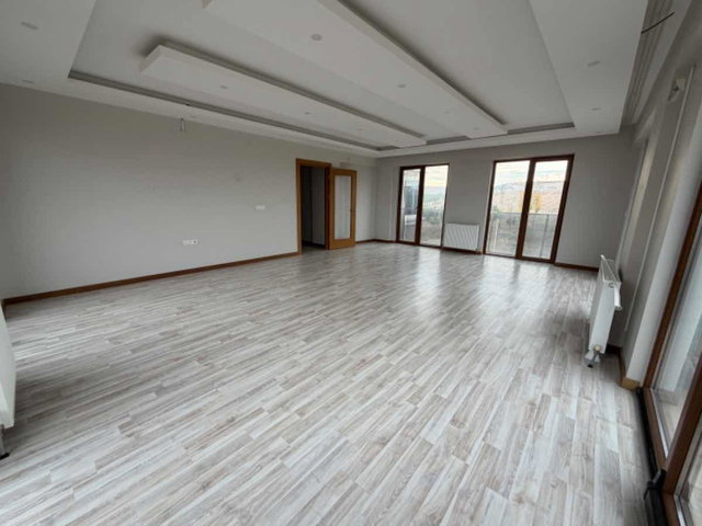 YAŞAMKENTTE KATTA TEK DAİRE 5+1 NET 250 M2