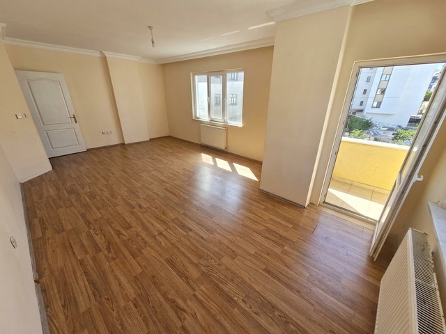 KURTKÖY MERKEZDE 2+1 BALKONLU 87M² ARAKAT