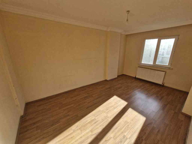 KURTKÖY MERKEZDE 2+1 BALKONLU 87M² ARAKAT