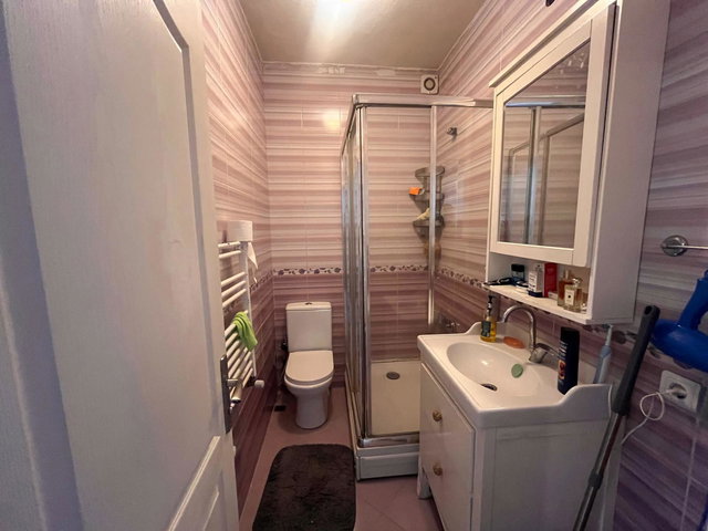 ASARİYE CADDESİNDE DENİZ MANZARALI 2+1 SATILIK DAİRE