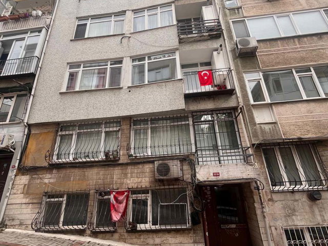 ASARİYE CADDESİNDE DENİZ MANZARALI 2+1 SATILIK DAİRE