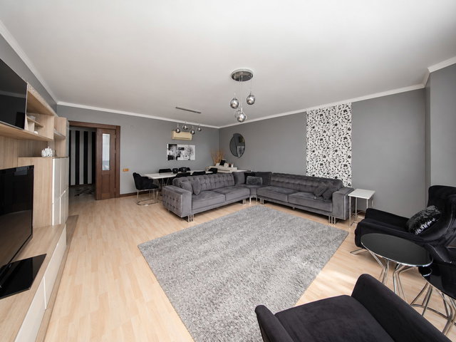 UNCALI KONAKLAR'DA LÜX SİTEDE SATILIK 3+1 ARAKAT DAİRE
