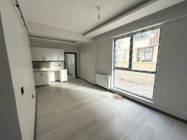 REMAX İLKE'DEN DADAŞKENT'TE ANAYOL ÜZERİ 2+0 SATILIK DAİRE