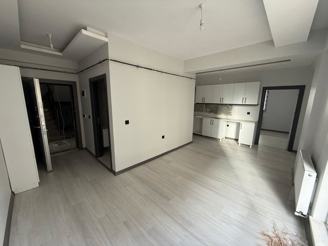 REMAX İLKE'DEN DADAŞKENT'TE ANAYOL ÜZERİ 2+0 SATILIK DAİRE
