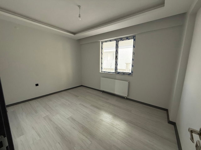 REMAX İLKE'DEN DADAŞKENT'TE ANAYOL ÜZERİ 2+0 SATILIK DAİRE
