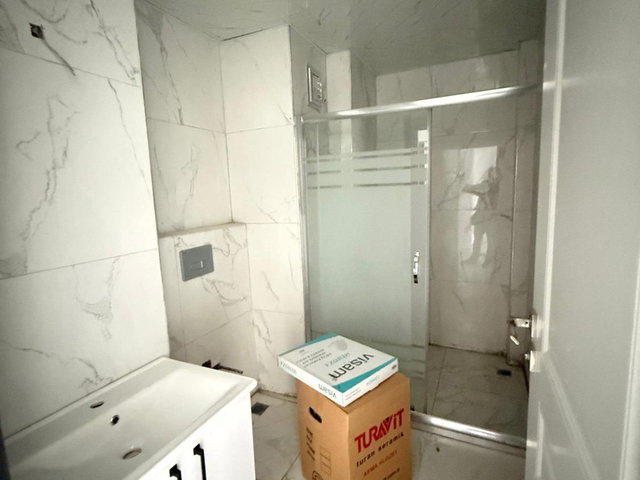REMAX İLKE'DEN DADAŞKENT'TE ANAYOL ÜZERİ 2+0 SATILIK DAİRE