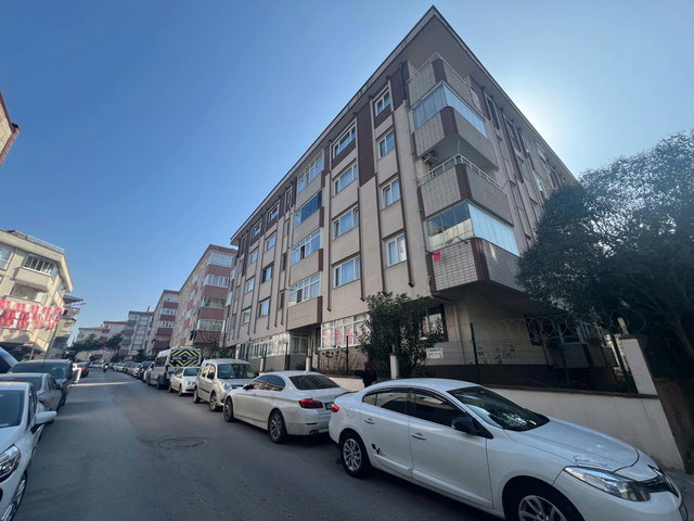 ÇEKMEKÖY ÇAMLIK METROYA YÜRÜME MESAFESİNDE 3+1 SATILIK BOŞ DAİRE
