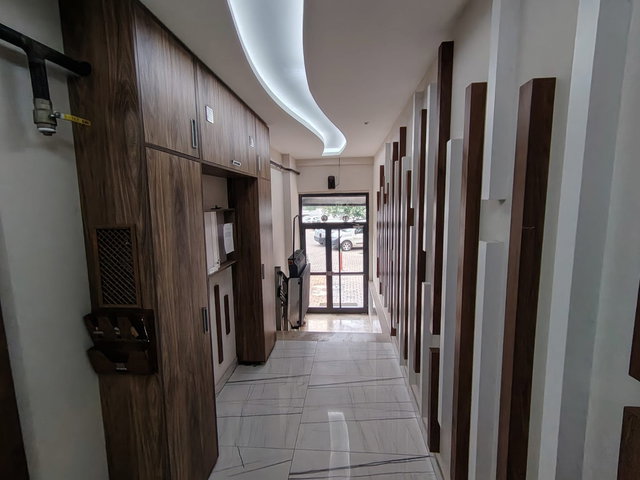 ANADOLU CADDESİ ÜZERİNDE EŞYALI KİRALIK 1+1 LÜKS DAİRE